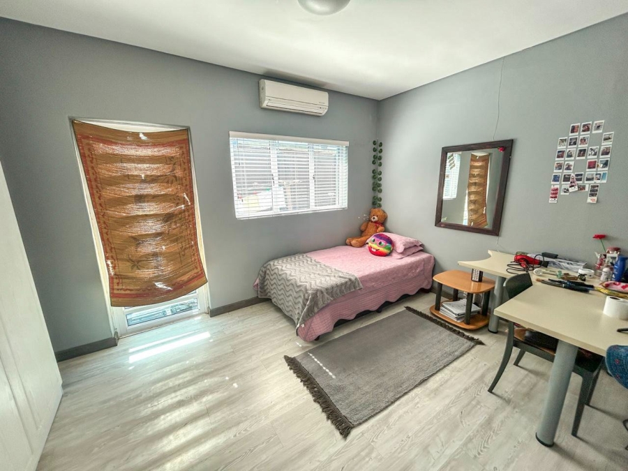 5 Bedroom Property for Sale in Zeekoevlei Western Cape